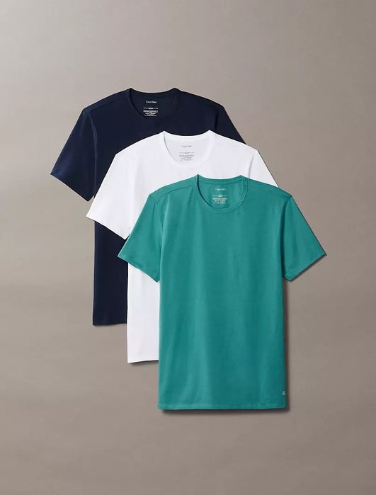 Футболки и майки от Calvin Klein