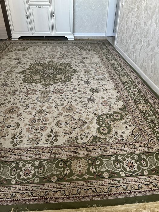 Ковер в хорошем состоянии