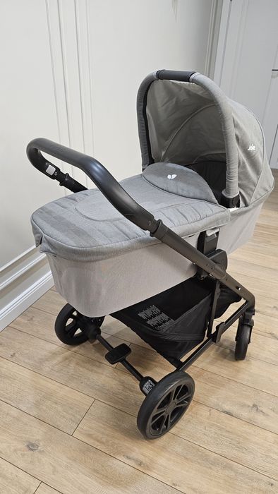 Продам коляску Joie