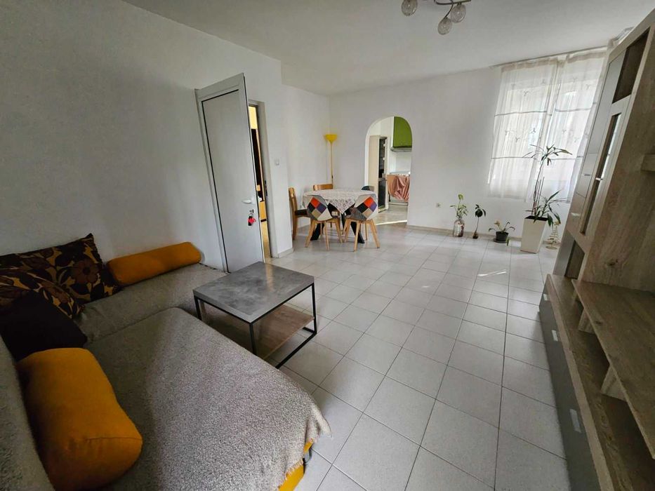 Дава се под наем Тристаен апартамент в Пловдив, Център - 100 кв.м за 612 € - Снимка #3