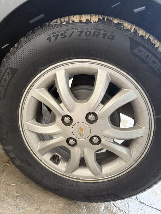 Spark 4 pozitsiya avtomat  2022 yil toptoza 49000 km yurgan