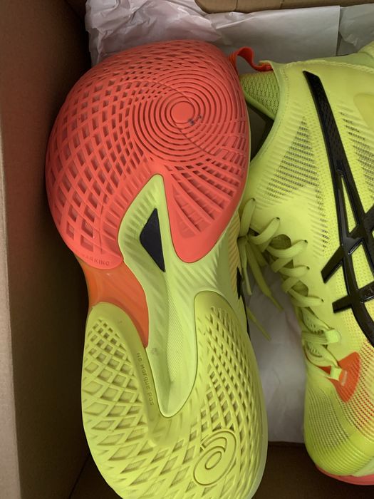 Продавам маратонки Асикс