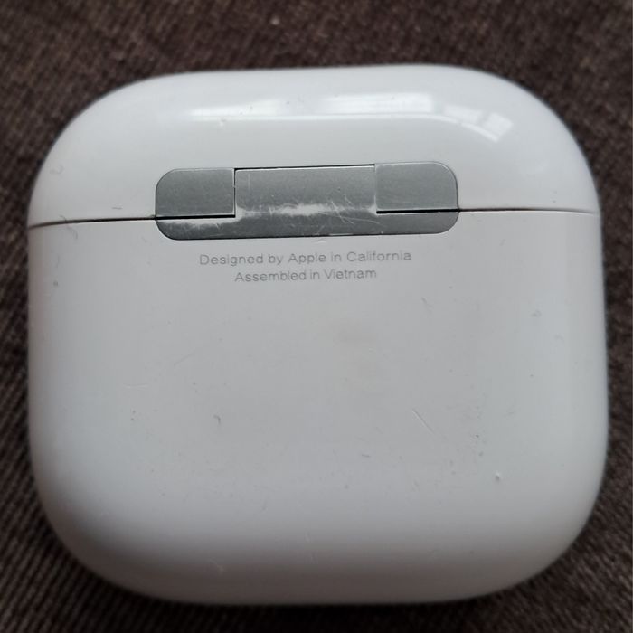 Продам AirPods 4 наушники б/у  .