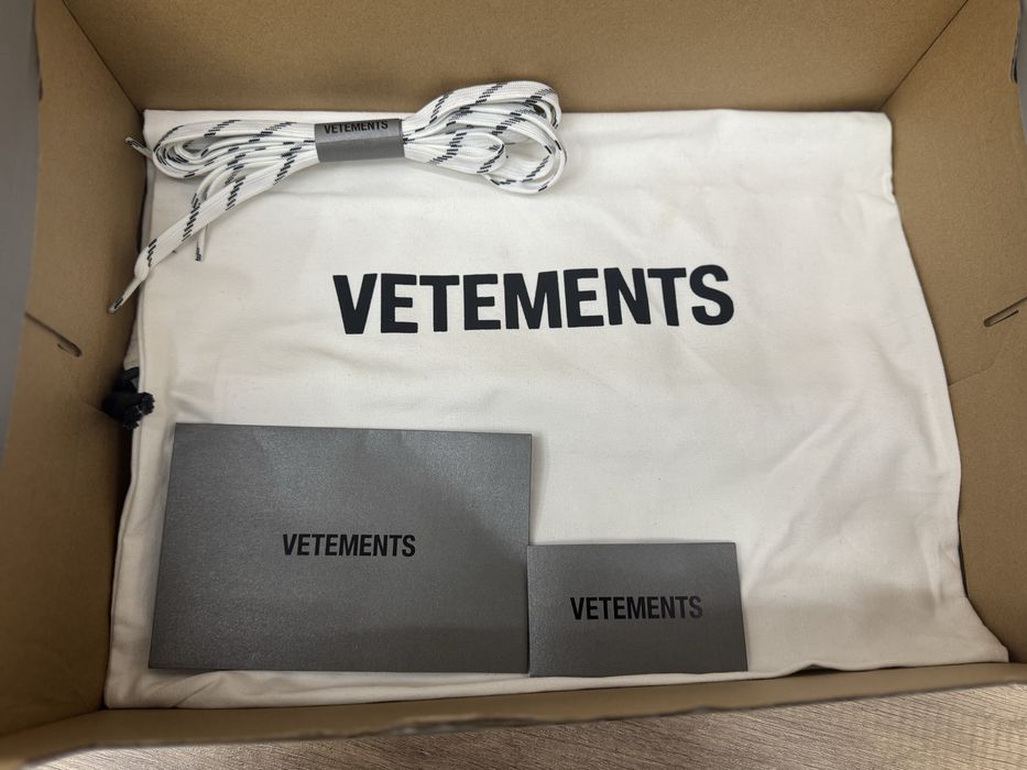 Кроссовки Vetements