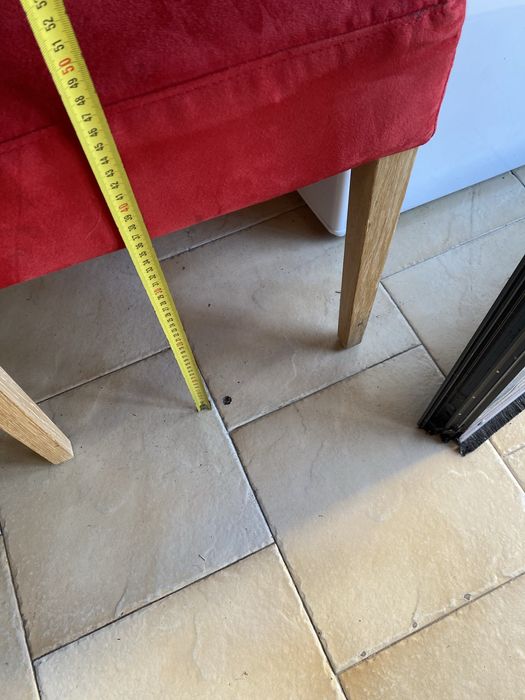 Продавам четери трапезни стола