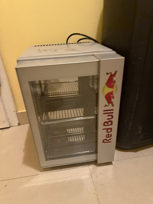 Frigider redbull