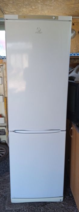 Холодильник indesit