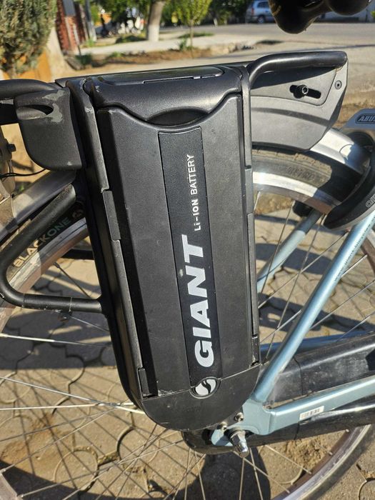 Electric Bicycle with a giant battery, An E bike sports built