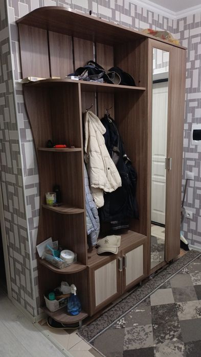 Шкаф в прихожую б/у