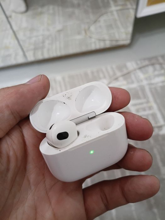 Наушники Apple AirPods 3 with Lightning Charging Case один ухо нету