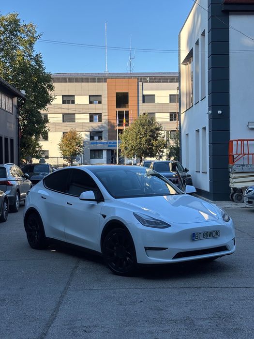 Tesla model Y , Standard Range