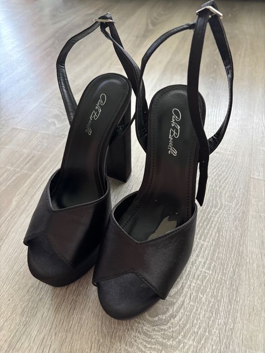 Дамски обувки на ток от сатен