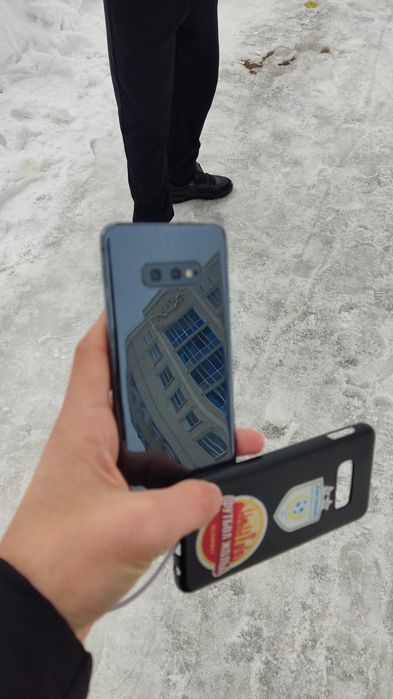 Продам Samsung s10e