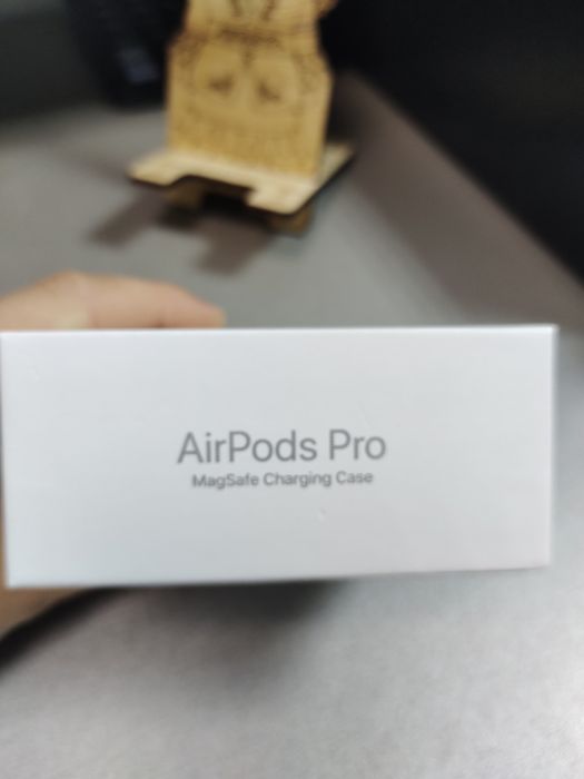 Эир подс про почти новый