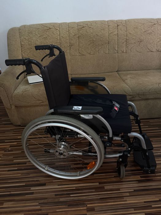 Carut scaun rulant batani dizabilitati handicap (ca nou)