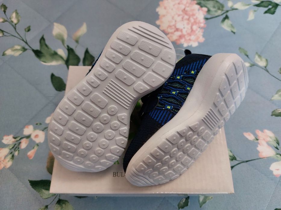 Продавам детски маратонки