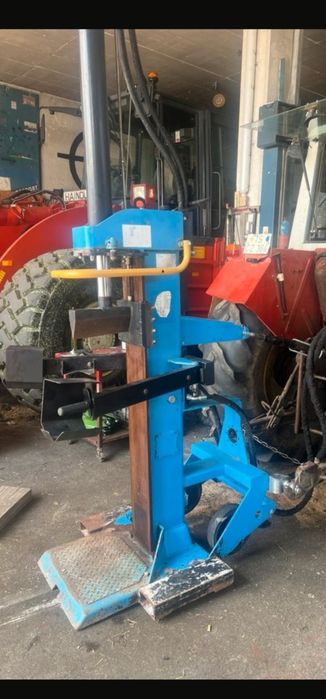 Crepator despicator lemne hidraulic 18 tone