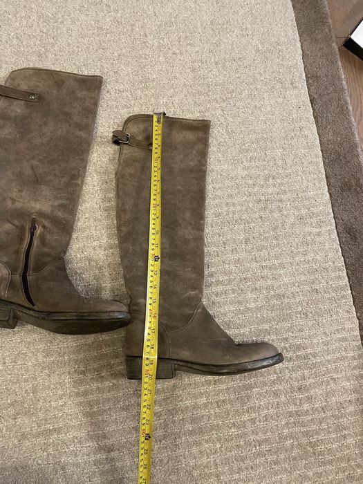 Cizme lungi piele intoarsa.