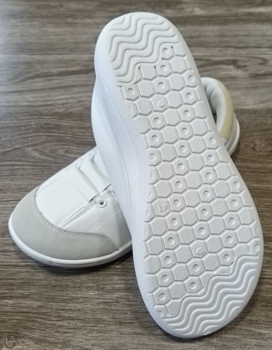 Нови боси обувки