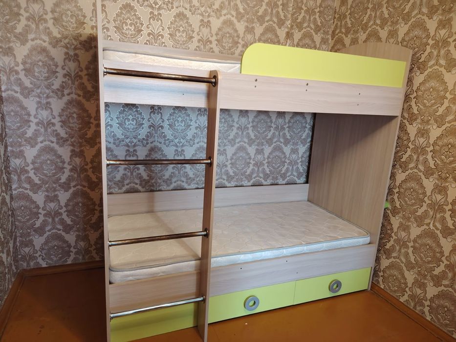 Продам двухъярусную кровать