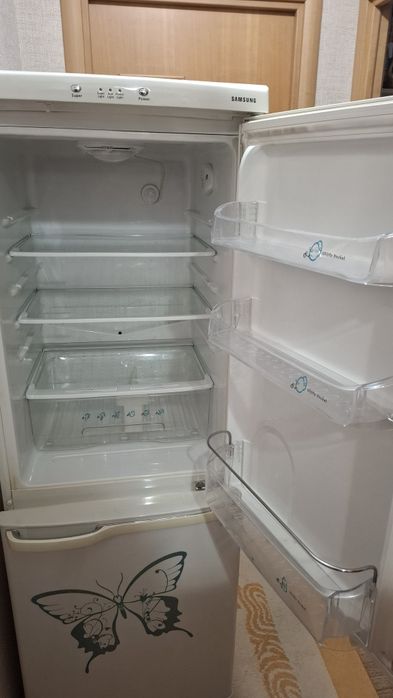 Холодильник Samsung RL24MBSW1