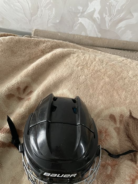 Шлем хоккейный !