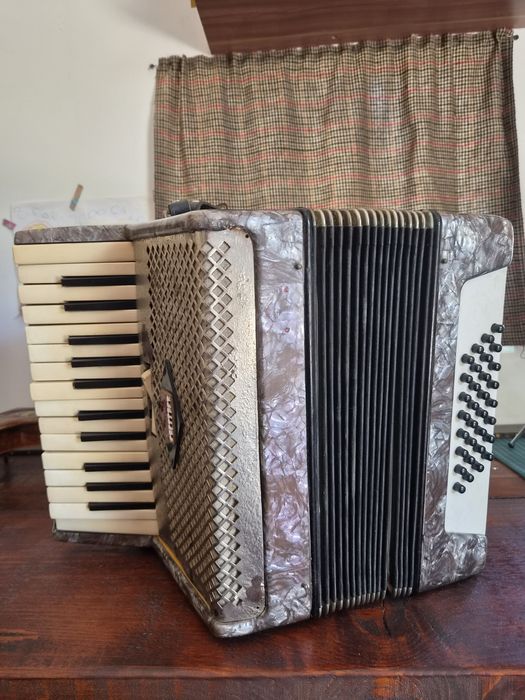 Acordeon de colecție