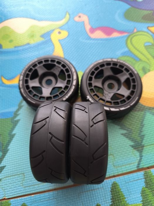 Гуми за рц кола 1.8