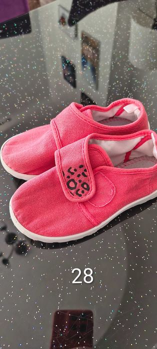 Подарявам детски обувки, пантофи