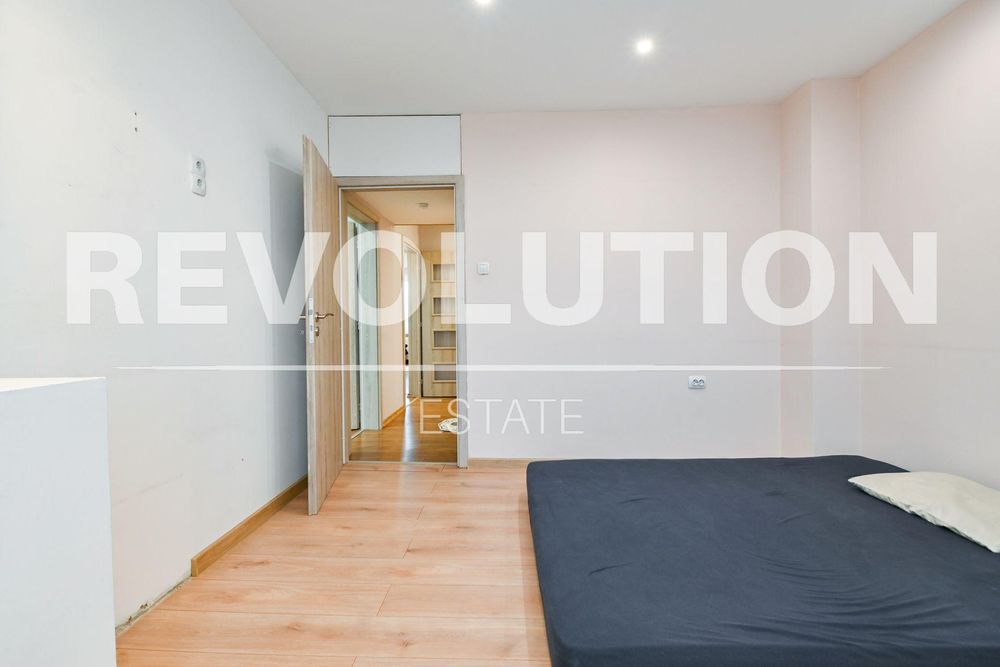 Продава се Тристаен апартамент в София, Фондови жилища - 61 кв.м за 1522 €/кв.м - Снимка #5