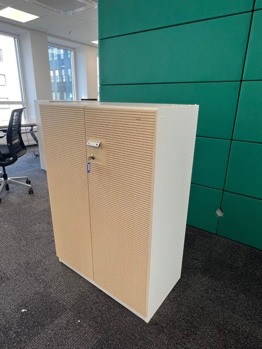 Dulap office cu închidere pe cheie – design modern, stare excelentă