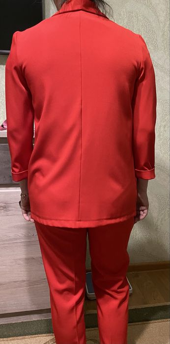 Костьюм женский.