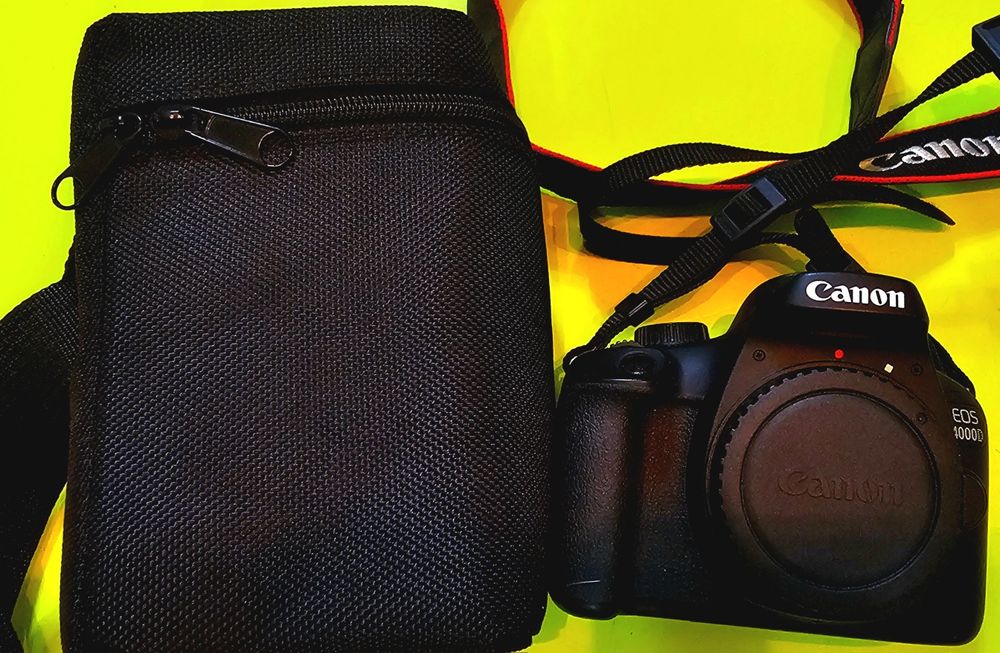 Фотокамера Canon EOS 4000
.
. - я .