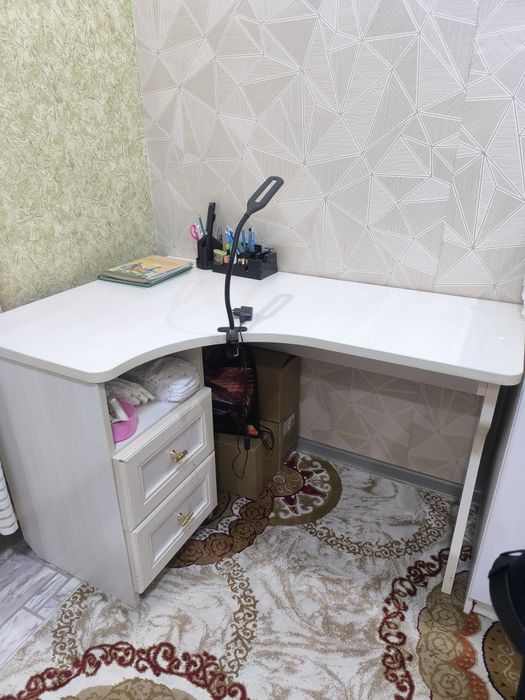 Письменный стол для школьников