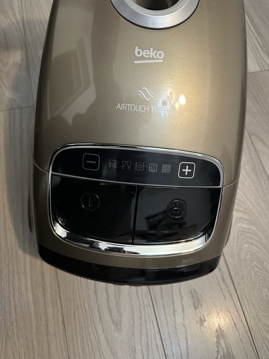 Vand Asirator BEKO model VCC 6480T (800W)