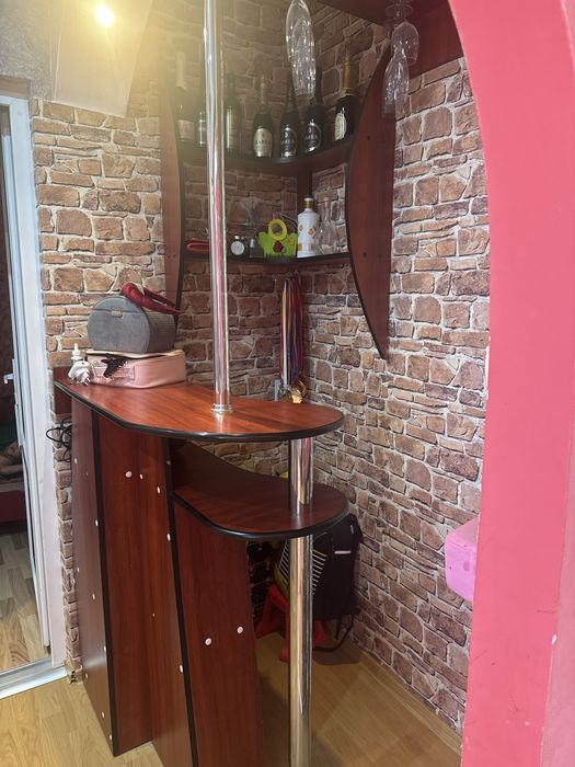 Bar pe colt ideal pentru hol