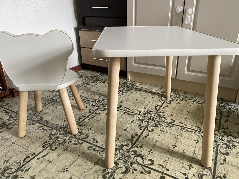 Столик и стульчик детские