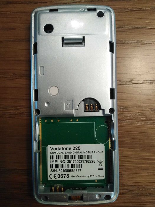 Мобилен телефон Vodafone 225