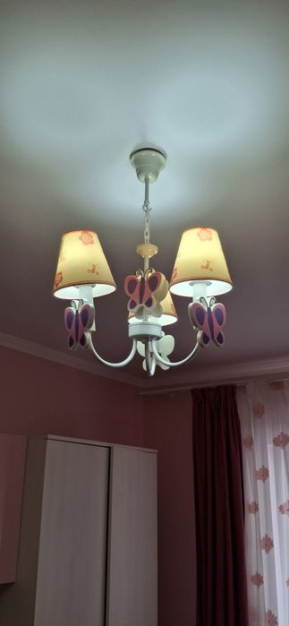 Candelabru cu fluturasi