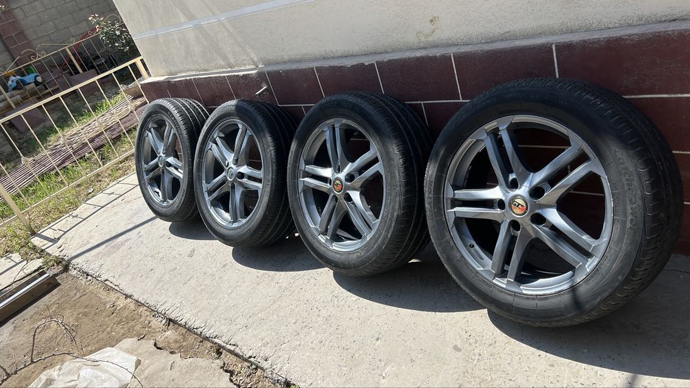 Продам диск с шинами комплект Lexus/Toyota