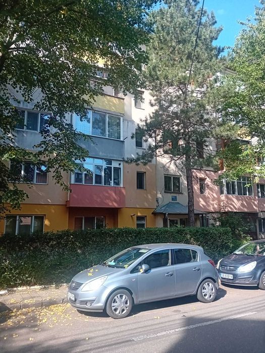 Închiriez apartament, confort 1, micro 9