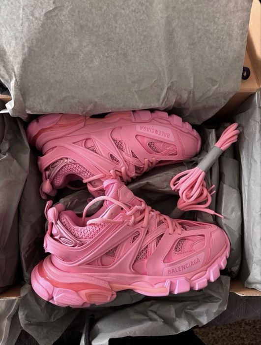 Balenciaga tracks led roz
