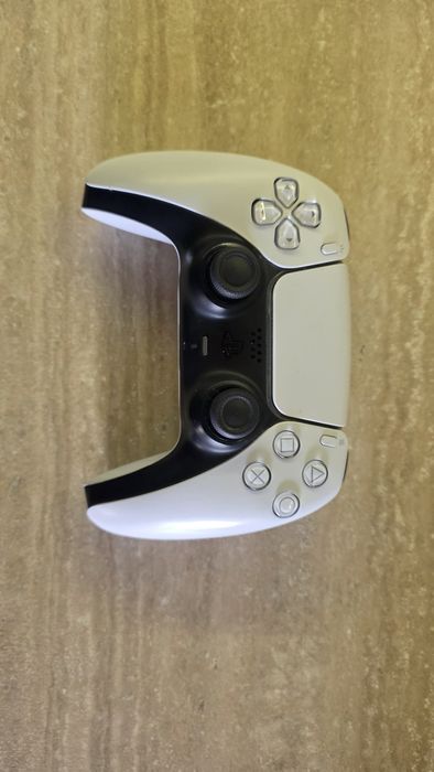 Playstation 5 + два контролера + God of War Ragnarök