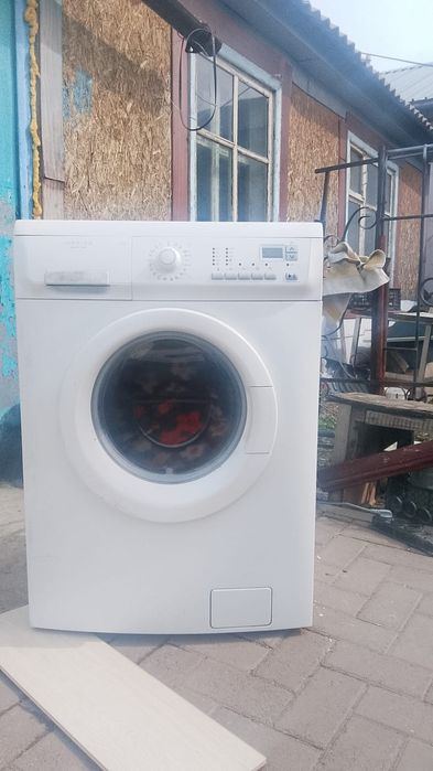 Продам машинку автомат б.у