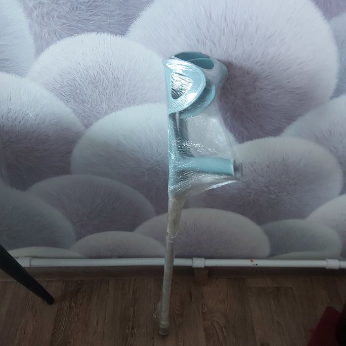 Продаю костыли с локтевым упором