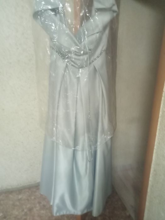 Продам вечернее платье пышное цена договорная