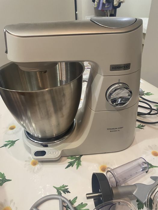 Продам KENWOOD Titanium Chef Baker XL