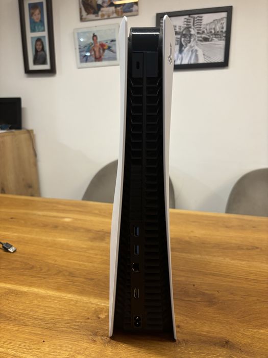 PlayStation 5 Disc + 2 контролера + игри + докинг