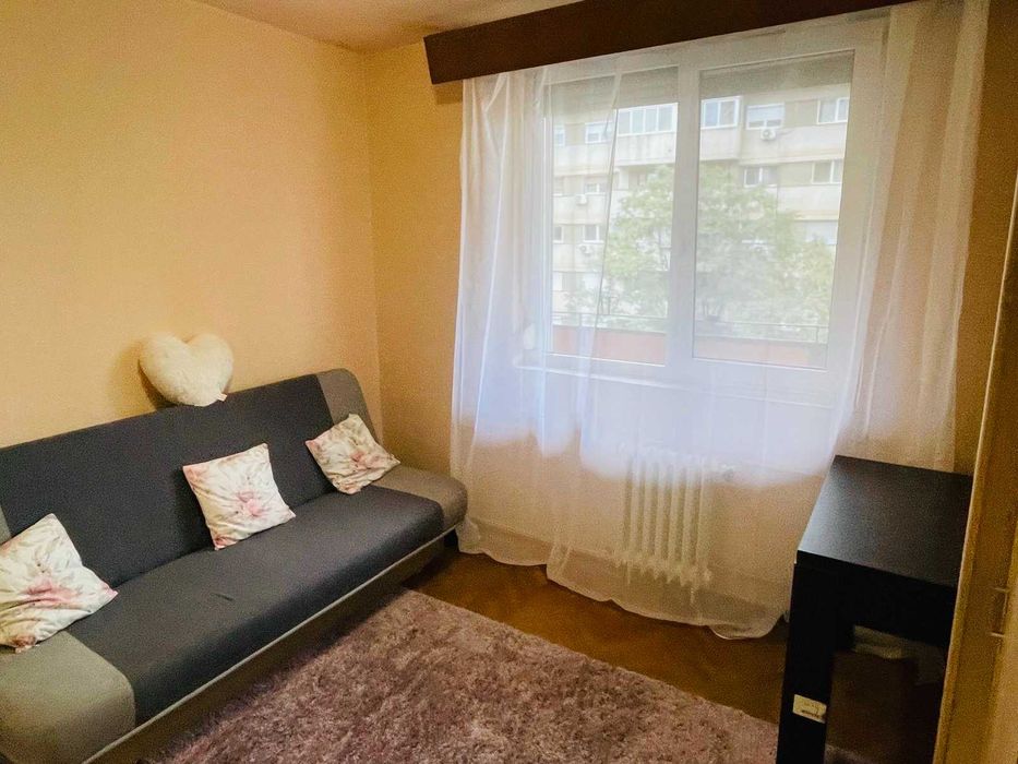 Inchiriez apartament 3 camere, decomandat, ultracentral, etaj 3/10 Bd. Magheru Oradea
