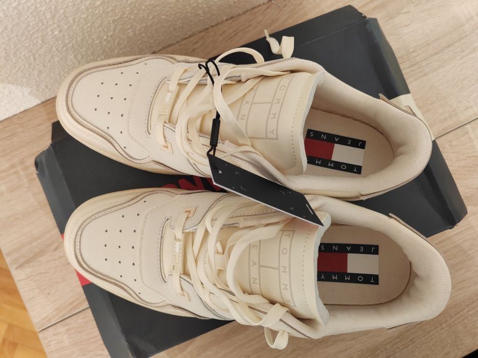 Tommy Jeans, piele naturală